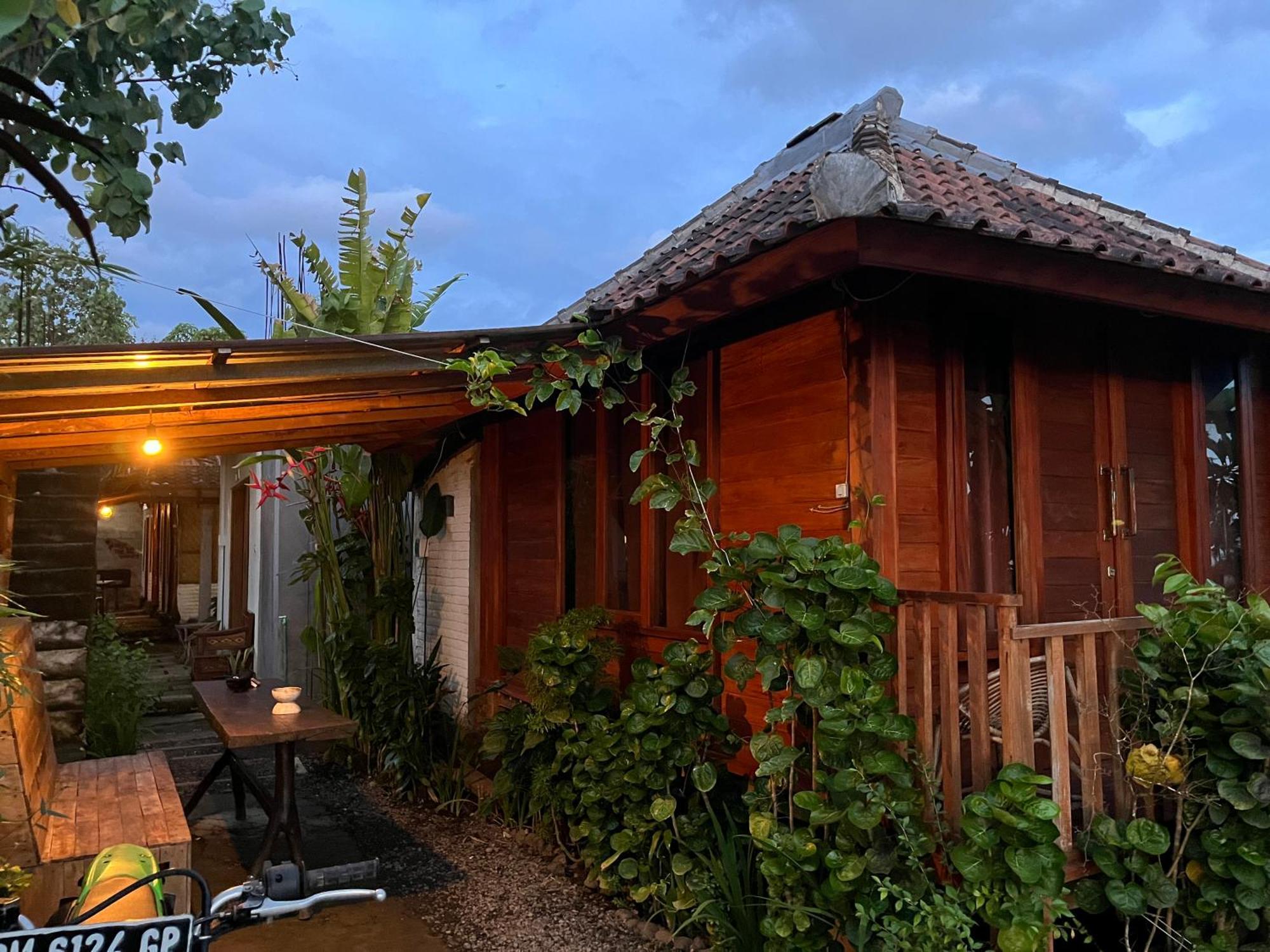 Jembrana Ayolah Surf House &Surf Camp 아파트 외부 사진